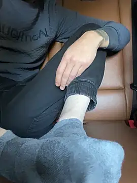 Snapshot of bmwe71 chatting on October 2, 2025, 1:40 pm bmwe71 online show from October 2, 2025, 1:40 pm