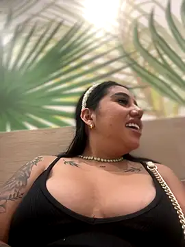 Snapshot of Sophie_Dreamss chatting on October 14, 2025, 9:48 pm Sophie Dreamss online show from October 14, 2025, 9:48 pm