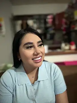 Snapshot of Sophie_Dreamss chatting on October 18, 2025, 10:21 pm Sophie Dreamss online show from October 18, 2025, 10:21 pm