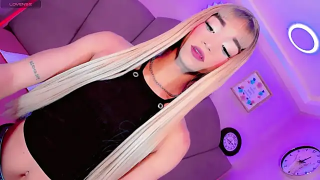 Snapshot of Nauthy_girl chatting on October 13, 2025, 12:27 pm Nauthy girl online show from October 13, 2025, 12:27 pm