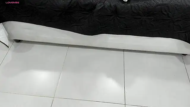 NiraLux online show from October 7, 2025, 1:08 pm