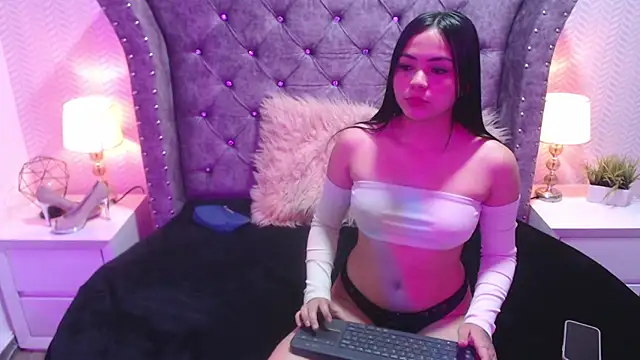 Scarlett Love  online show from September 13, 2025, 1:00 pm