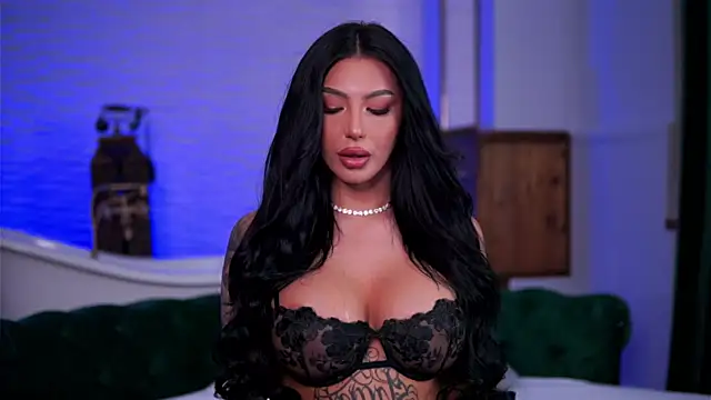 AishaaDevoe online show from December 17, 2025, 7:53 pm