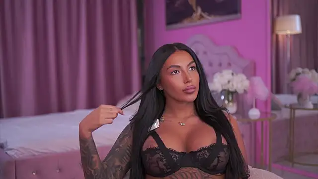 AishaaDevoe online show from April 17, 2026, 6:33 pm