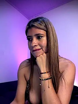 Snapshot of Skarlett_12_ chatting on October 4, 2025, 10:57 am Skarlett 12  online show from October 4, 2025, 10:57 am