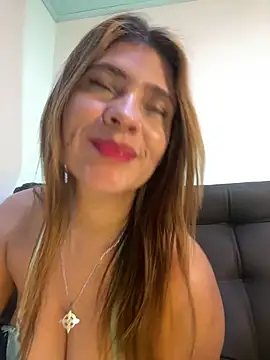 Snapshot of Skarlett_12_ chatting on October 22, 2025, 11:21 am Skarlett 12  online show from October 22, 2025, 11:21 am