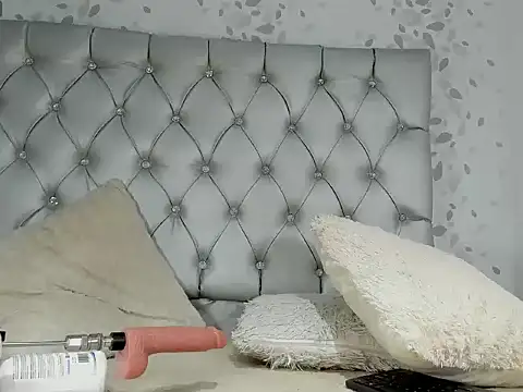 Snapshot of michelle_perla chatting on September 18, 2025, 7:27 pm michelle perla online show from September 18, 2025, 7:27 pm