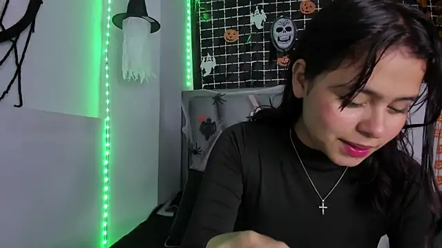 Snapshot of Sofia_villareal chatting on October 16, 2025, 12:28 pm Sofia villareal online show from October 16, 2025, 12:28 pm