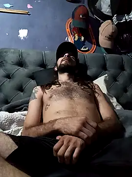 Snapshot of hairy_mannn chatting on December 22, 2025, 5:10 pm hairy mannn online show from December 22, 2025, 5:10 pm