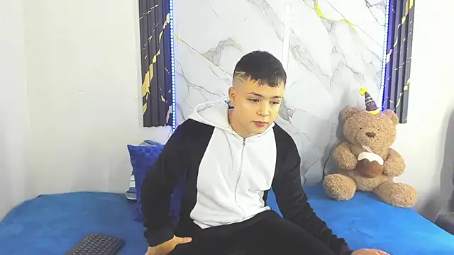 christopher Hot online show from June 6, 2026, 2:38 am
