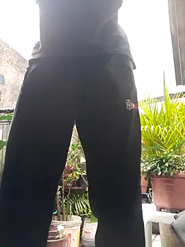 Snapshot of Dedede32 chatting on October 28, 2025, 8:33 pm Dedede32 online show from October 28, 2025, 8:33 pm