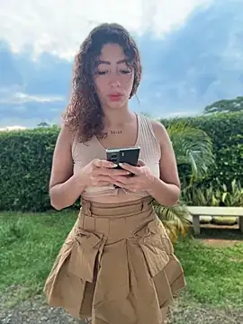 roxyrougee online show from May 5, 2026, 10:45 am