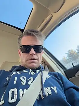 DILFiGuess11 online show from February 13, 2026, 1:40 pm