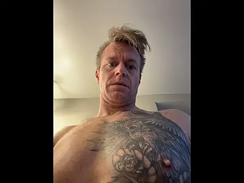 DILFiGuess11 online show from May 5, 2026, 2:36 pm
