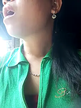 may-squirl online show from October 6, 2025, 4:32 am