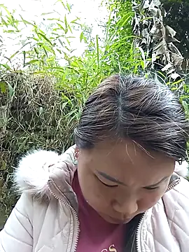 may-squirl online show from December 18, 2025, 5:57 am