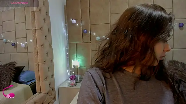 ambar 69  online show from October 4, 2025, 4:32 am