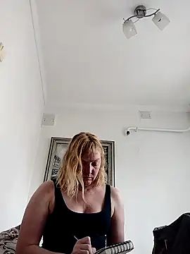 LiluLiluLilu online show from September 17, 2025, 6:26 am