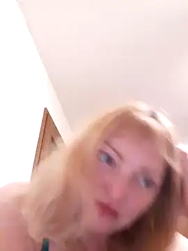 LiluLiluLilu online show from October 23, 2025, 9:24 pm