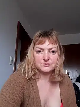 LiluLiluLilu online show from November 28, 2025, 9:56 am