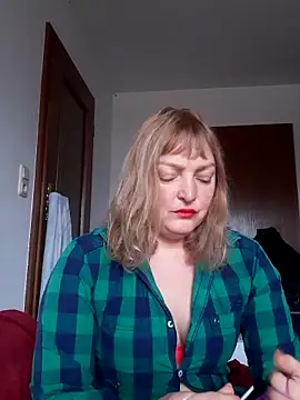 LiluLiluLilu online show from December 5, 2025, 8:23 am