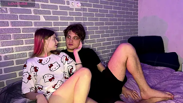 Snapshot of fetchingcouplee chatting on October 4, 2025, 2:04 pm fetchingcouplee online show from October 4, 2025, 2:04 pm