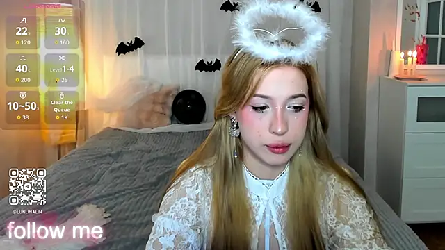 Snapshot of LightStar_18 chatting on October 30, 2025, 9:33 am LightStar 18 online show from October 30, 2025, 9:33 am