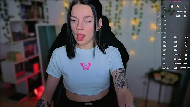 raspberry  girl  online show from September 12, 2025, 7:36 pm