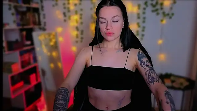 raspberry  girl  online show from September 15, 2025, 8:42 pm