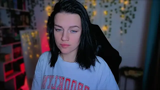 raspberry  girl  online show from September 28, 2025, 9:42 pm