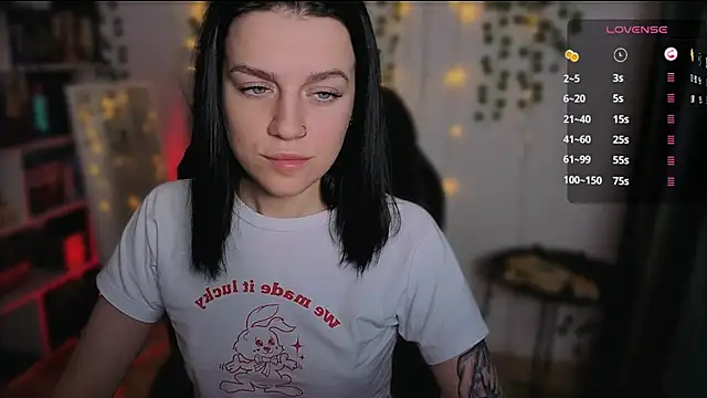 raspberry  girl  online show from October 4, 2025, 6:50 pm