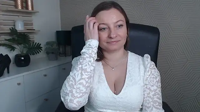 angelaSamt online show from December 5, 2025, 6:44 am