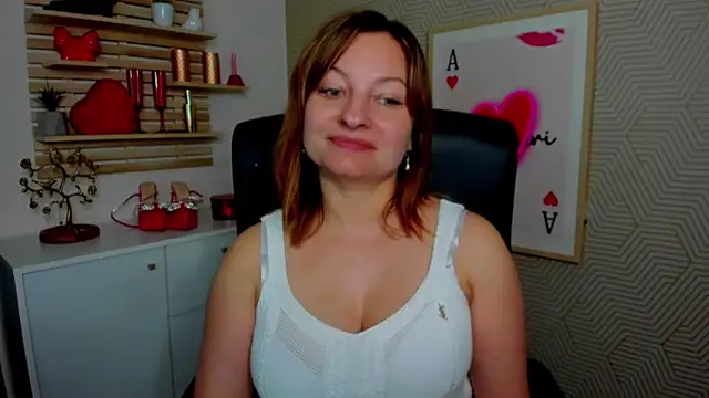 angelaSamt online show from May 5, 2026, 5:26 am