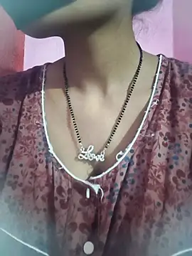 posewith online show from November 14, 2025, 7:23 pm