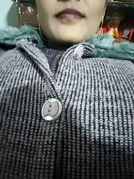 posewith online show from November 17, 2025, 6:35 pm