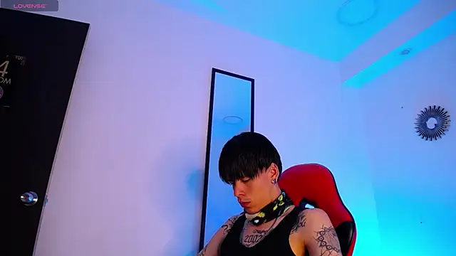 Anhonymus  online show from November 13, 2025, 3:38 am