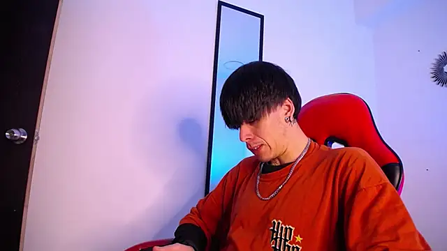 Anhonymus  online show from November 26, 2025, 3:40 am