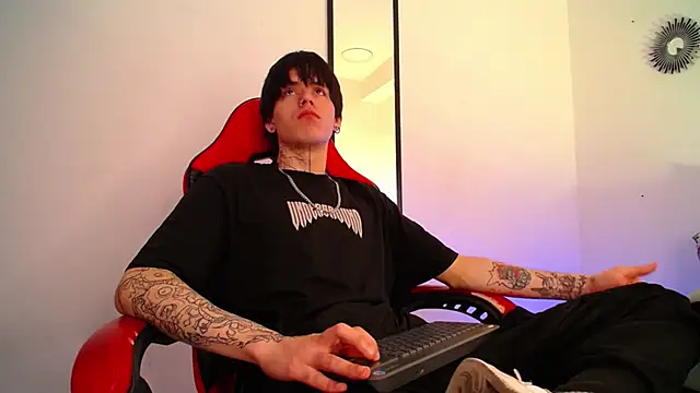 Anhonymus  online show from December 18, 2025, 4:07 am