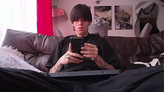 Anhonymus  online show from December 20, 2025, 1:51 pm