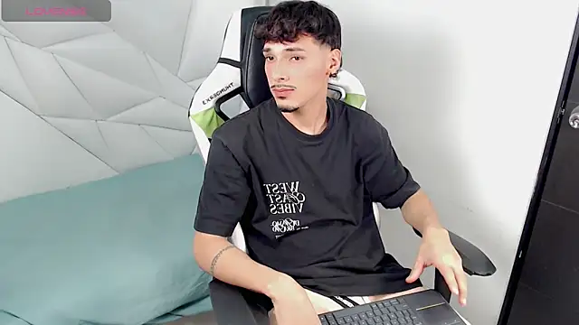 Snapshot of yankees_ chatting on November 16, 2025, 3:34 am yankees online show from November 16, 2025, 3:34 am