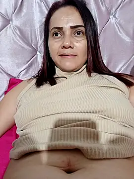 Snapshot of Amanda39 chatting on September 28, 2025, 11:21 pm Amanda39 online show from September 28, 2025, 11:21 pm