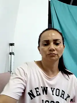 Snapshot of Amanda39 chatting on August 6, 2026, 10:22 pm Amanda39 online show from August 6, 2026, 10:22 pm