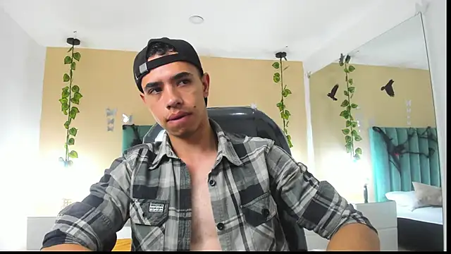 Muscle Scott online show from October 24, 2025, 12:23 pm