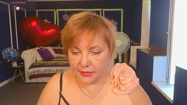 Kira Kenett online show from June 10, 2026, 6:12 am