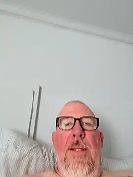 papaleelee online show from September 10, 2025, 8:42 pm