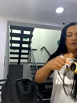 TiffanyyLam online show from September 26, 2025, 11:03 am