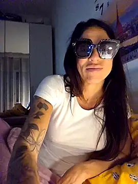 sexy7883 online show from November 15, 2025, 6:22 am