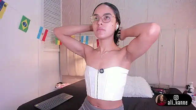 alizza  online show from June 20, 2026, 11:46 am