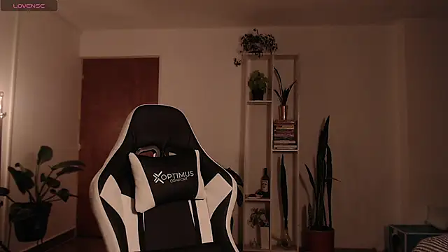 Ellyuwuw online show from November 15, 2025, 1:14 am