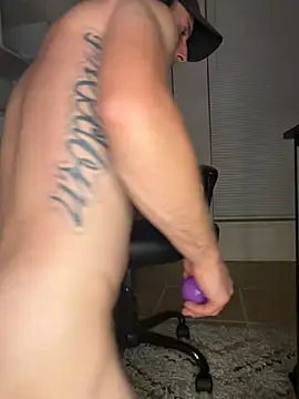 Snapshot of Badstepson33 chatting on April 9, 2026, 1:27 am Badstepson33 online show from April 9, 2026, 1:27 am